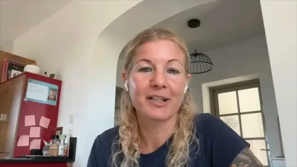 Standbild aus dem Video von Naomi